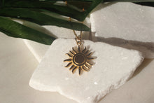 Load image into Gallery viewer, UNISEX SUNFLOWER NECKLACE - GOLD FILLED

